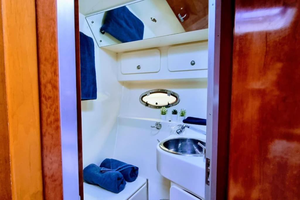 Apartment L'ipanema Sejour Original 2 Sur Bateau A Quai, Parking Prive Sete