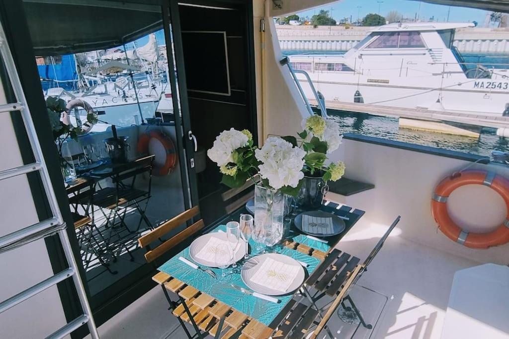 L'ipanema Sejour Original 2 Sur Bateau A Quai, Parking Prive * Sete